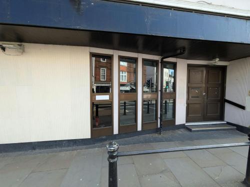 14 High Street, Dorking, RH4