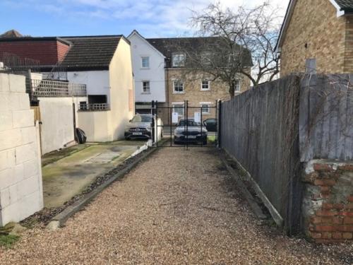 76 Queens Road, Buckhurst Hill, IG9