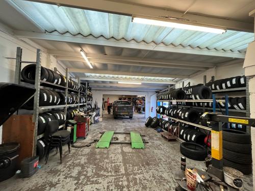 Unit 6+7, Porte Marsh Trading Estate, Porte Marsh Road, Calne, SN11