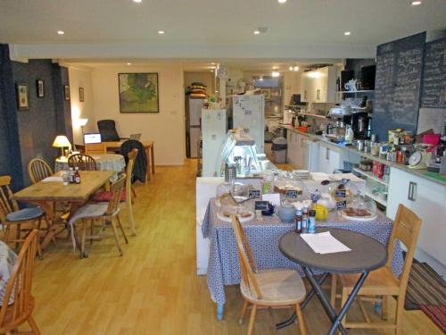 7 Newlands Place, Hartfield Road, Forest Row, RH18