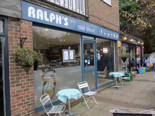 7 Newlands Place, Hartfield Road, Forest Row, RH18
