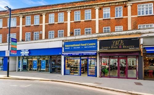 10 de Montfort Parade, Streatham, London, SW16