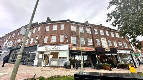 Onslow Parade, 6 Hampden Square, Southgate, London, N14