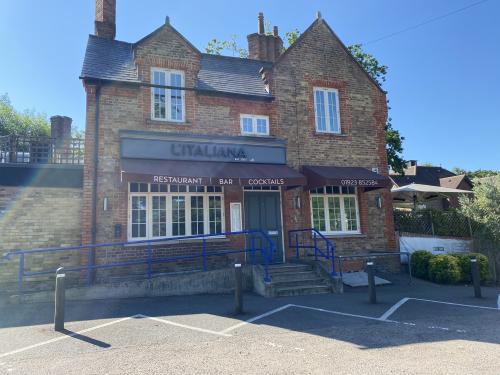 wd7 9bt, 142 London Road, Shenley, Radlett, WD7