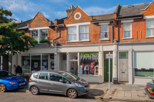 48 White Hart Lane, Barnes, London, SW13