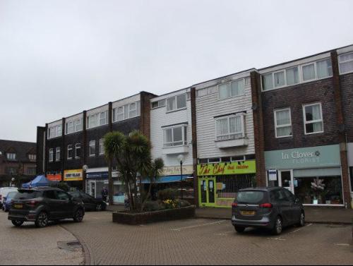 8 & 8A Jengers Mead, Billingshurst, RH14