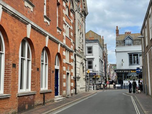 67 St Thomas Street, Weymouth, DT4
