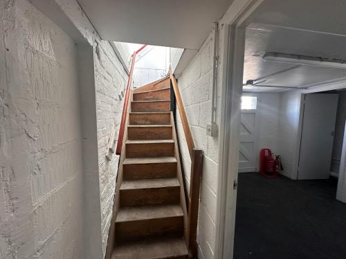 2 Railway Approach, Tonbridge, TN9