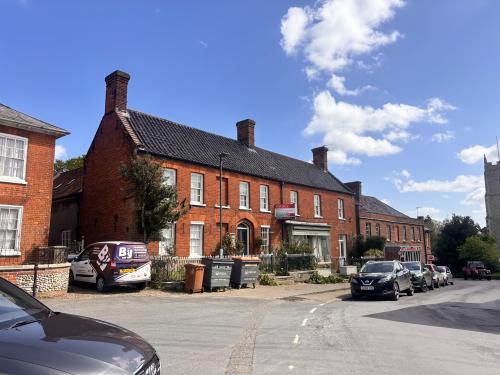 Carlton & Melton House, Market Place, Norwich, NR10