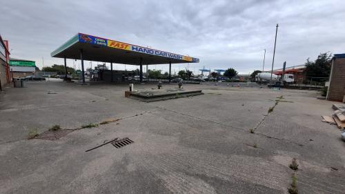 Rix Road Service Station, Rix Road, Hull, HU7