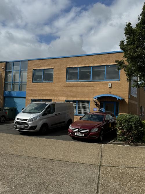 Unit 6, Windsor Business Centre, Vansittart Industrial Estate, Windsor, SL4