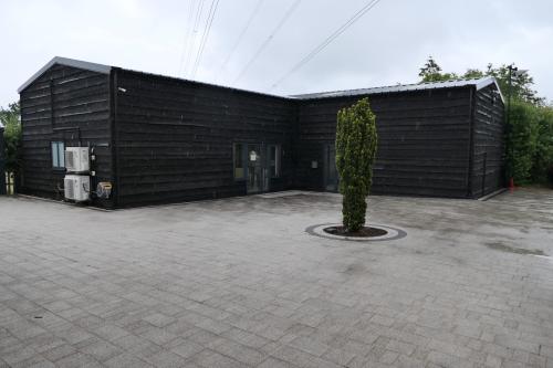 Unit 1, Hilltop Farm, Lyne Lane, Lyne, Chertsey, KT16