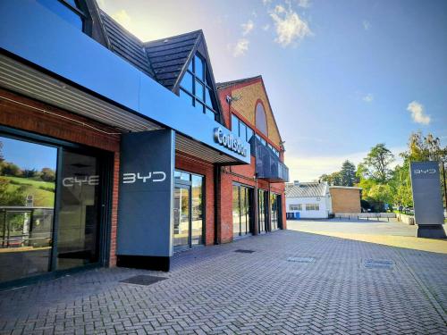 Brighton Road, Harwoods Coulsdon, Coulsdon, Surrey, CR5