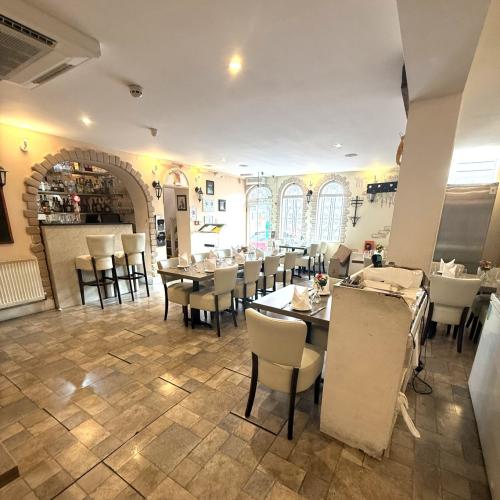 2 Holcombe Street, Hammersmith, London, W6