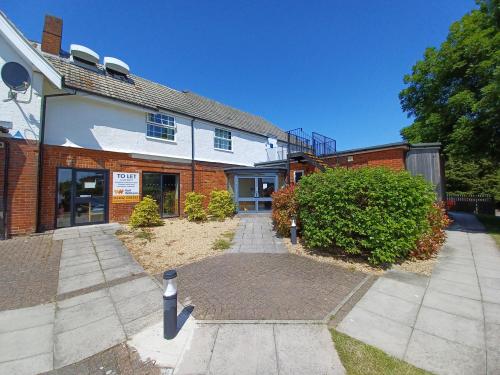 Stoney Cross Services, Ringwood Cross Road, Lyndhurst, SO43