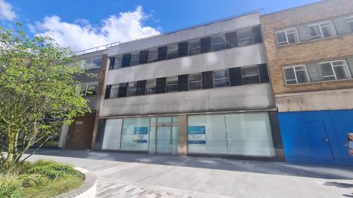 6 Commercial Way, Woking, GU21