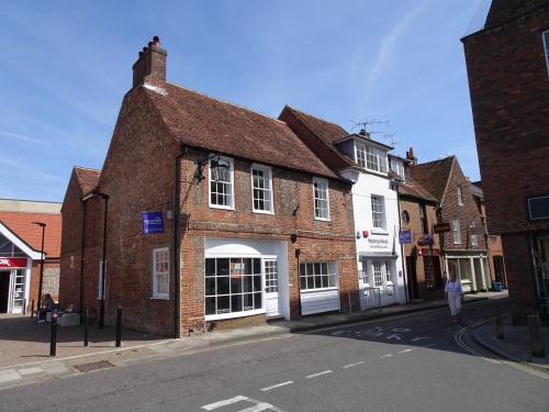 38 Little London, Chichester, PO19