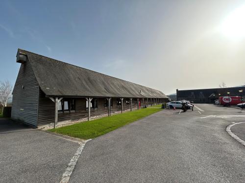 Unit 4, Horsham Road, Chanctonfold, Steyning, BN44