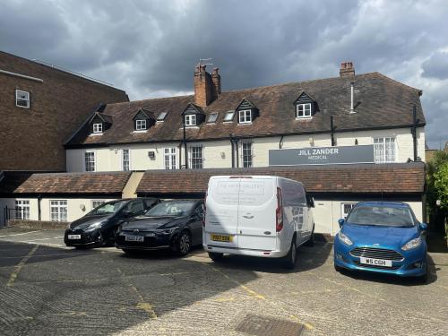 101B High Street, Esher, KT10