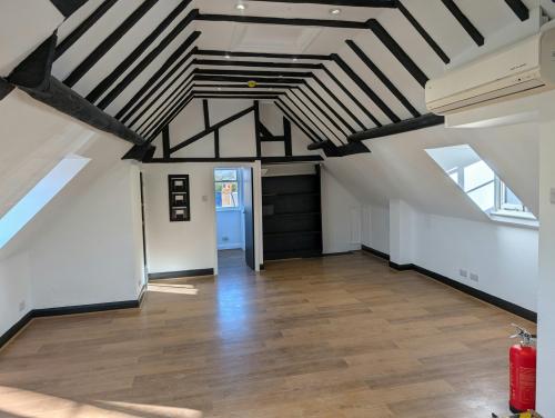 101B High Street, Esher, KT10