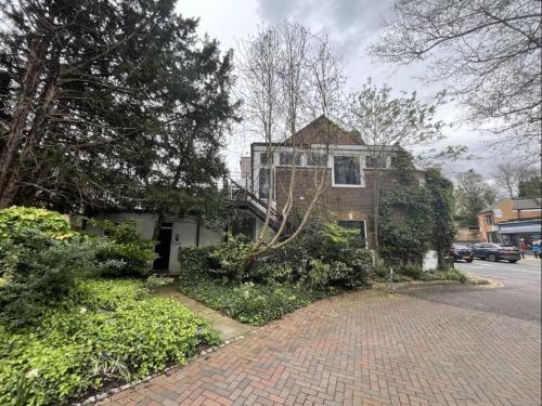 12 Chalk Hill, Watford, WD19