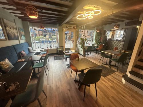 17 Lion & Lamb Yard, Farnham, GU9