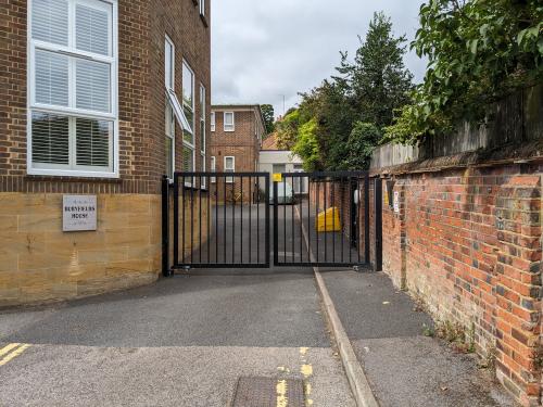 4AD Buryfields House, Bury Fields, Guildford, GU2