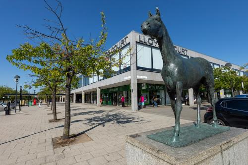 unit 4, Lloyds Court Shopping Village, Milton Keynes, MK9