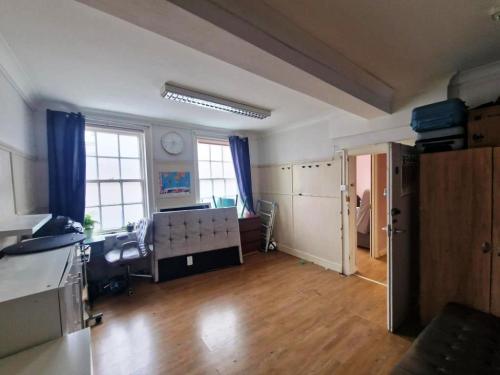 13, Church Street, Basingstoke, RG21