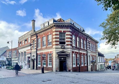 2, Winchester Street, Basingstoke, RG21