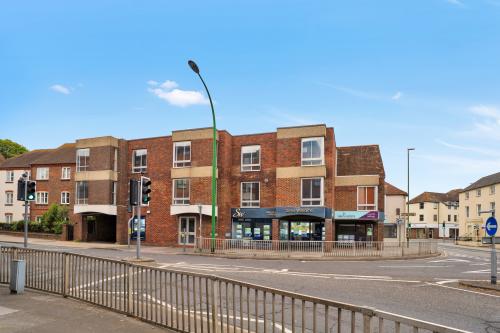 Avenue House, 8-10 Southgate, Chichester, PO19