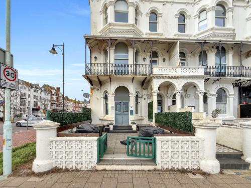 42 Marine Parade, Worthing, BN11