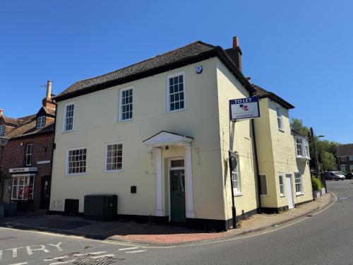 Former R2 Restaurant, The Square, Bishops Waltham, Southampton, SO32