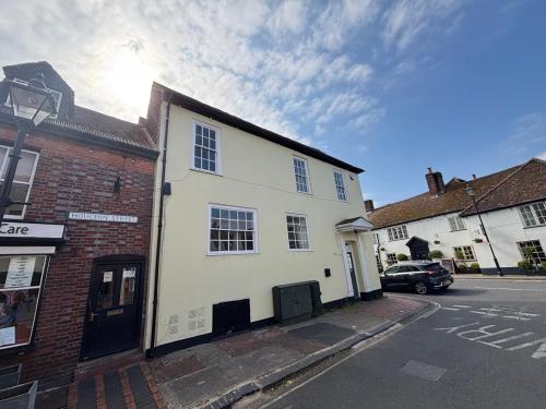 Former R2 Restaurant, The Square, Bishops Waltham, Southampton, SO32