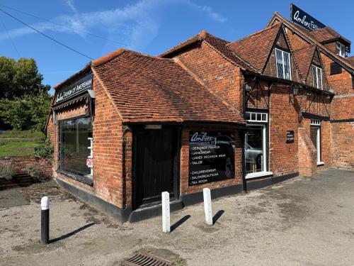 Ambers, The Millstream, 49 London Road, Amersham, HP7