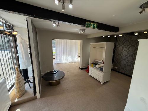 Ambers, The Millstream, 49 London Road, Amersham, HP7