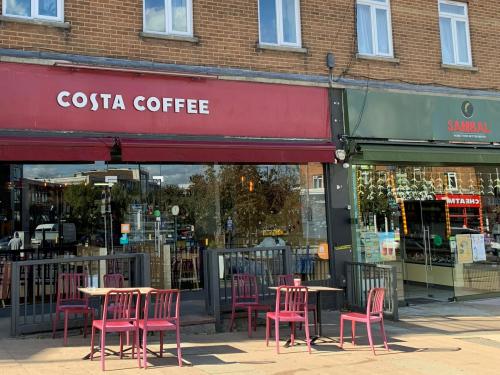 297 Rayners Lane, Pinner, HA5