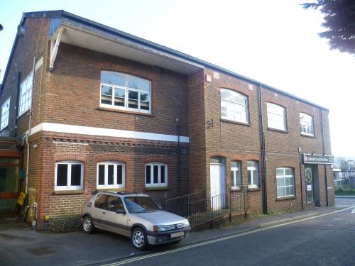 1+1a Penns Road, Petersfield, GU32