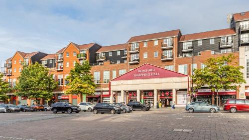 Units 2A/2B, Romford Shopping Hall, Market Place, Romford, RM1