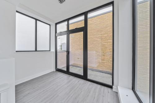 Palmers Mews, Trade Close, Palmers Green, London, N13