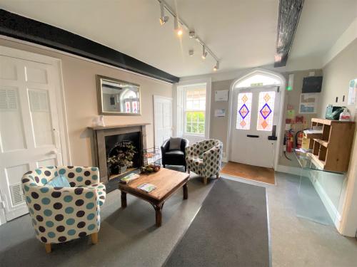 Carlton & Melton House, Market Place, Norwich, NR10