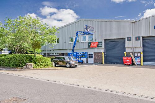 Unit 7, M40 Industrial Estate, Blenheim Road, High Wycombe, HP12