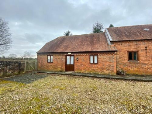 Unit 1 Woodgreen Farm Buildings, Mead Lane, Upper Basildon, Pangbourne, RG8