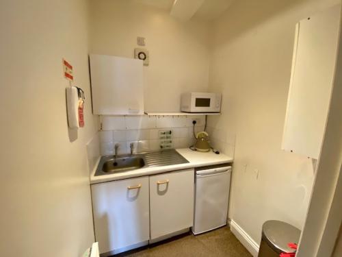 Unit 1 Woodgreen Farm Buildings, Mead Lane, Upper Basildon, Pangbourne, RG8