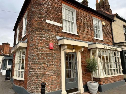 1 London End, Beaconsfield, HP9