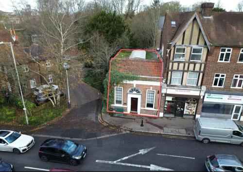 12 Chalk Hill, Watford, WD19