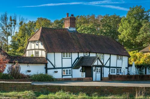 125 Windsor Road, Chobham, Woking, GU24
