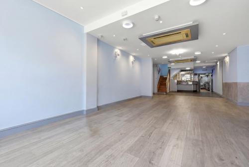 148 Colney Hatch Lane, Bounds Green, London, N10