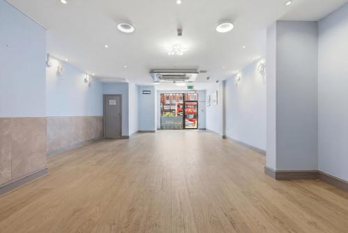 148 Colney Hatch Lane, Bounds Green, London, N10