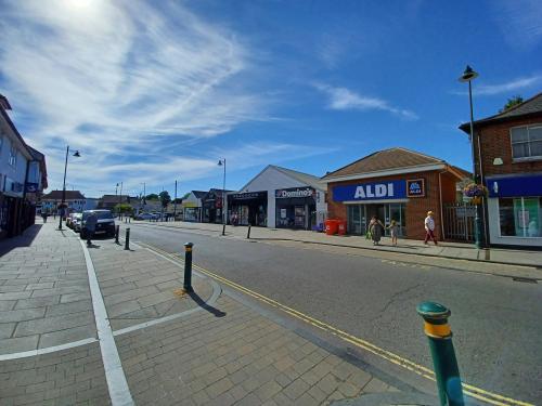 Units 1 & 2, 44 Salisbury Road, Amesbury, SP4